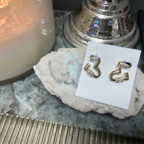 Kendra Scott Emery Heart Gold Hoop Earrings - Picture 6 of 6
